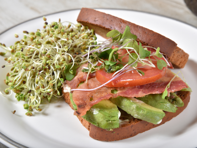 The Clean Crunch Club – Bacon & Avocado with Sprout Power Sandwich